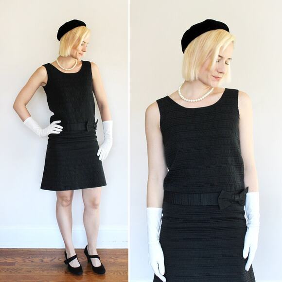 Vintage 60s Textured Black Sleeveless Shift Dress with Big Bow Detail / Small - Picture 1 of 10